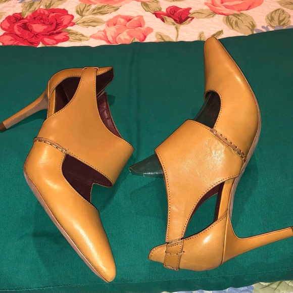 NWOT Authentic COACH NEW YORK LEATHER HEELS sz 7 - Picture 3 of 6